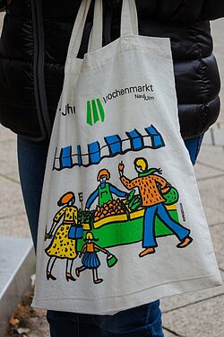 Stofftasche mit dem Logo des Neu-Ulmer Wochenmarktes