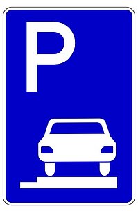 Verkehrsschild Parken auf dem Gehweg