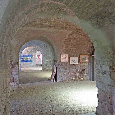 Ausstellung der Freien Künstlergruppe Ulm/Neu-Ulm Ausstellung mit Gemälden im Gewölbe der Caponniere 4