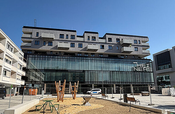 Außenansicht vom Gebäude des Heiners am Heiner-Metzger-Platz