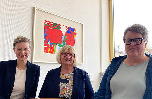 Oberbürgermeisterin Katrin Albsteiger gemeinsam mit Jutta Noack und Tanja Kast