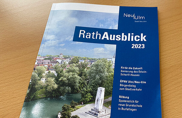 Decckblatt des Jahresrückblicks "Rathausblick 2023"