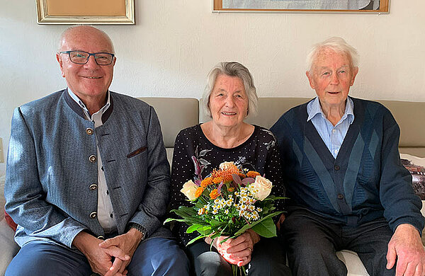 Neu-Ulms zweiter Bürgermeister neben dem Ehepaar Gaule