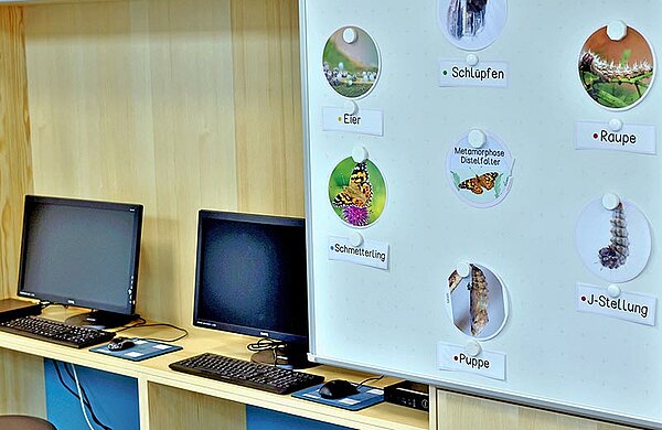 Schüler-Arbeitsplätze mit Computern