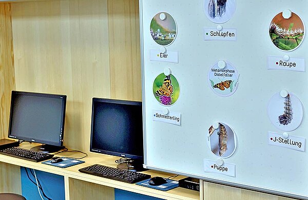Schüler-Arbeitsplätze mit Computern