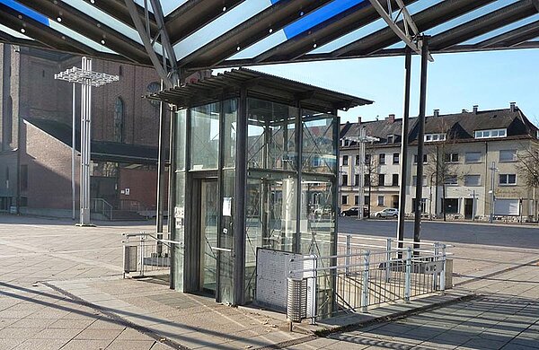 Aufzug am Petrusplatz zur Tiefgarage