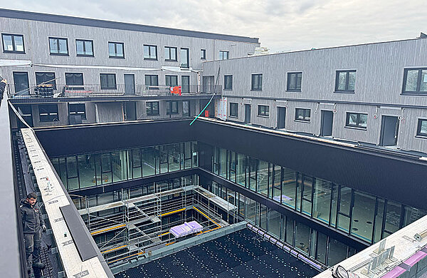 Im Bau befindliches Gebäude