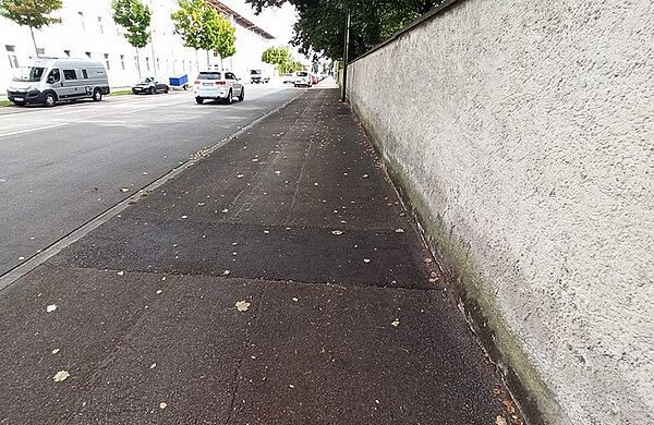 Die Friedhofsmauer an der Reutier Straße