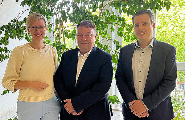 Oberbürgermeisterin Katrin Albsteiger, der bisherige Leiter des Dezernats 1, Anton Bullinger, sowie sein Nachfolger Ralf Mager
