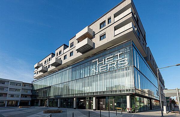 Außenansicht vom Heiners-Neubau am Heiner-Metzger-Platz
