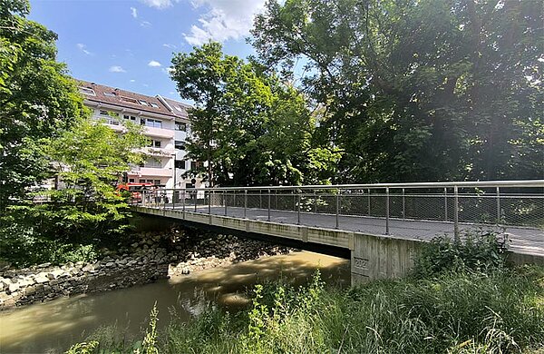 Rad- und Gehwegbrücke über die kleine Donau