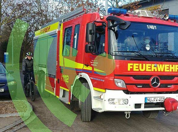Ein Feuerwehrfahrzeug mit einem Radar-Symbol
