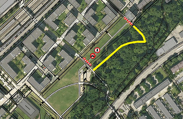 Luftbild vom Glacis-Park mit Sperrung des Gedeckten Weges sowie Umleitung über den südlich gelegenen Weg