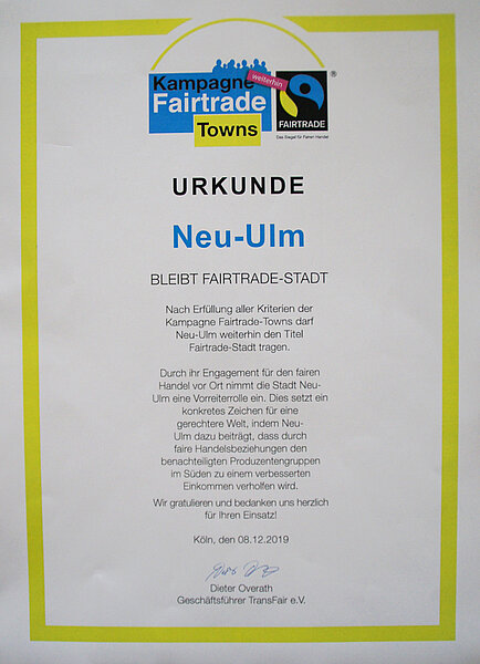 Urkunde mit dem Text "Urkunde - Neu-Ulm bleibt Fairtrade-Stadt"