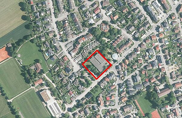 Luftbild von Gerlenhofen mit markiertem Gelände der Ulrichshalle