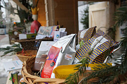 Fairtrade-Produkte am Weihnachtsmarkt-Stand