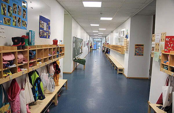 Garderobe in einem Kindergarten