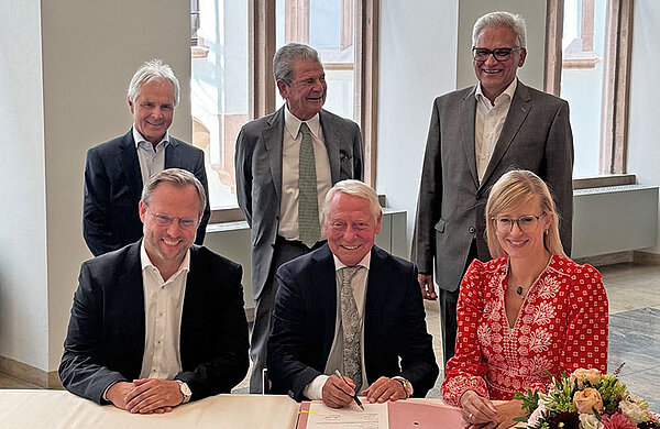 Gruppenfoto mit den Vorständen der Stiftungen