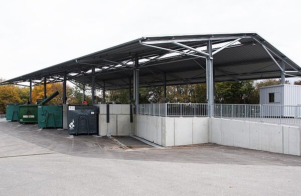 Wertstoffcontainer im Wertstoffhof