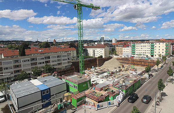 Blick von oben auf die Baustelle des Heiners