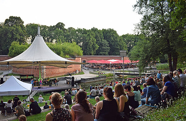 Open-Air-Konzert im Glacis-Park