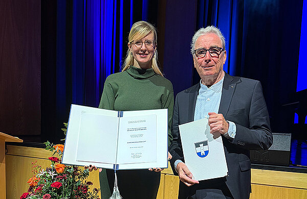 Gerold Noerenberg und Oberbürgermeisterin Katrin Albsteiger