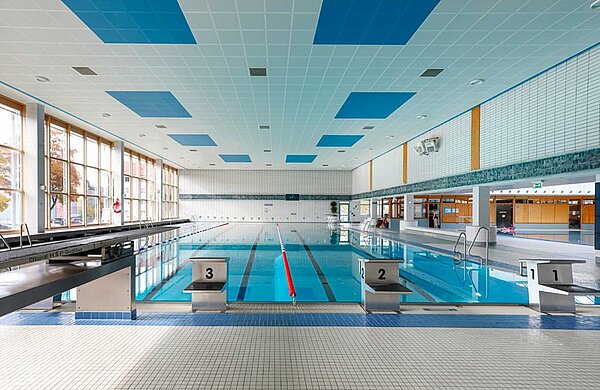Schwimmbecken