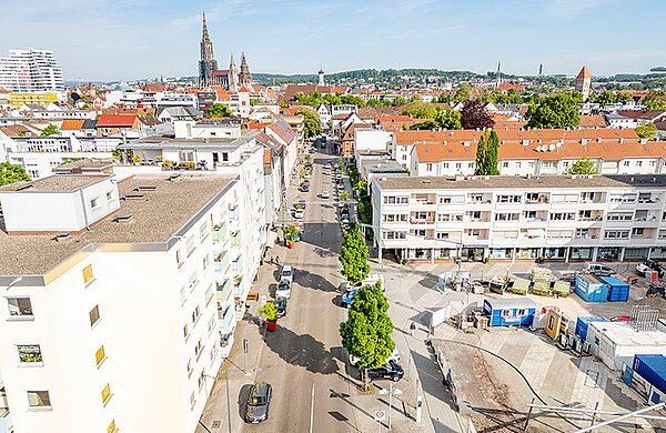 Luftbild von der Neu-Ulmer Ludwigstraße mit Blick Richtung Ulm