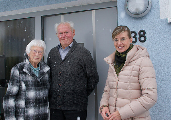 Oberbürgermeisterin Katrin Albsteiger und das Ehepaar Schunk