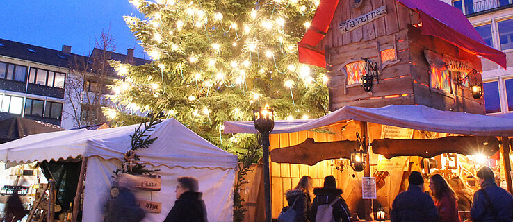 Marktstände auf dem Weihnachtsmarkt