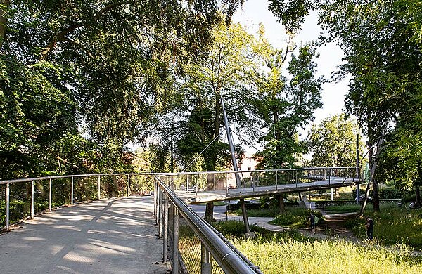 Geh- und Radwegbrücke über die Ringstraße