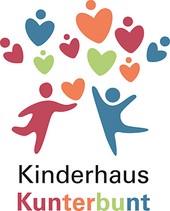Logo "Kinderhaus Kunterbunt" mit bunten Herzen