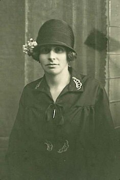 Portraitbild von Maria Barbara Neuburger mit Hut