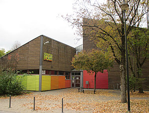 Das Jugendhaus B21 Das Jugendhaus mit bunter Holzfassade