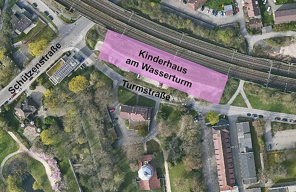 Luftbild von der Neu-Ulmer Turmstraße mit Markierung der Lage des künftigen Kinderhauses an der Ecke Turmstraße / Schützenstraße.