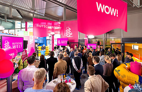 Feierliche Eröffnung der Rutschenwelt im Donaubad mit vielen Gästen