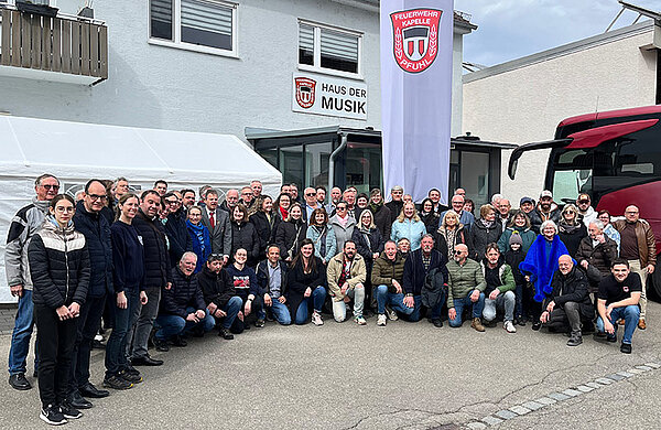 Gruppenfoto vor dem Haus der Musik in Pfuhl
