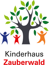 Logo Kindertagesstätte Schatzinsel: Drei stilisierte Figuren unter einem Baum