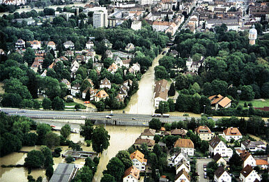 Luftbild von Neu-Ulm mit überfluteten Straßen