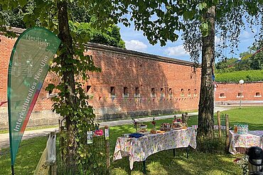 Gedeckter Tisch im Glacis-Park