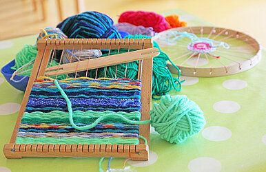 Webrahmen mit Wolle