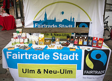 Marktstand mit Fairtrade-Produkten