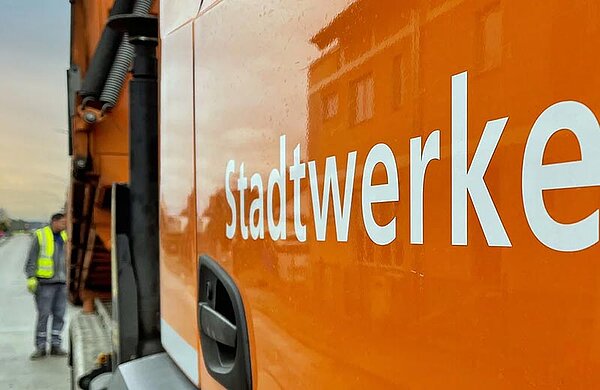 Fahrzeug mit Aufschrift "Stadtwerke"