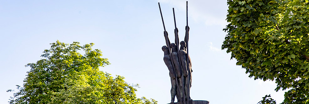 Skulptur Drei Männer im Boot