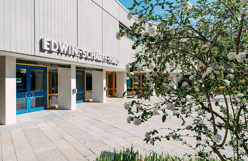 Eingang des Edwin-Scharff-Hauses