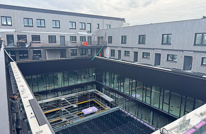 Im Bau befindliches Gebäude