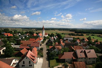 Luftbild von Holzschwang mit Kirche
