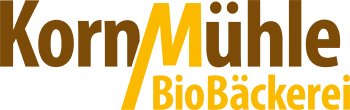 Logo Kornmühle BioBäckerei in brauner und gelber Schrift