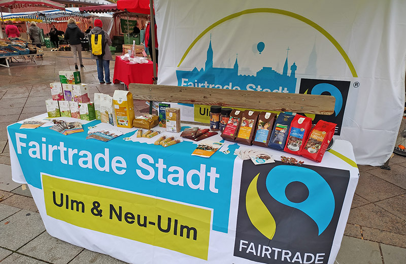 Fairtrade-Stand auf dem Wochenmarkt