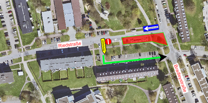 Luftbild von der Riedstraße mit eingezeichnetem Schild Einbahnstraße